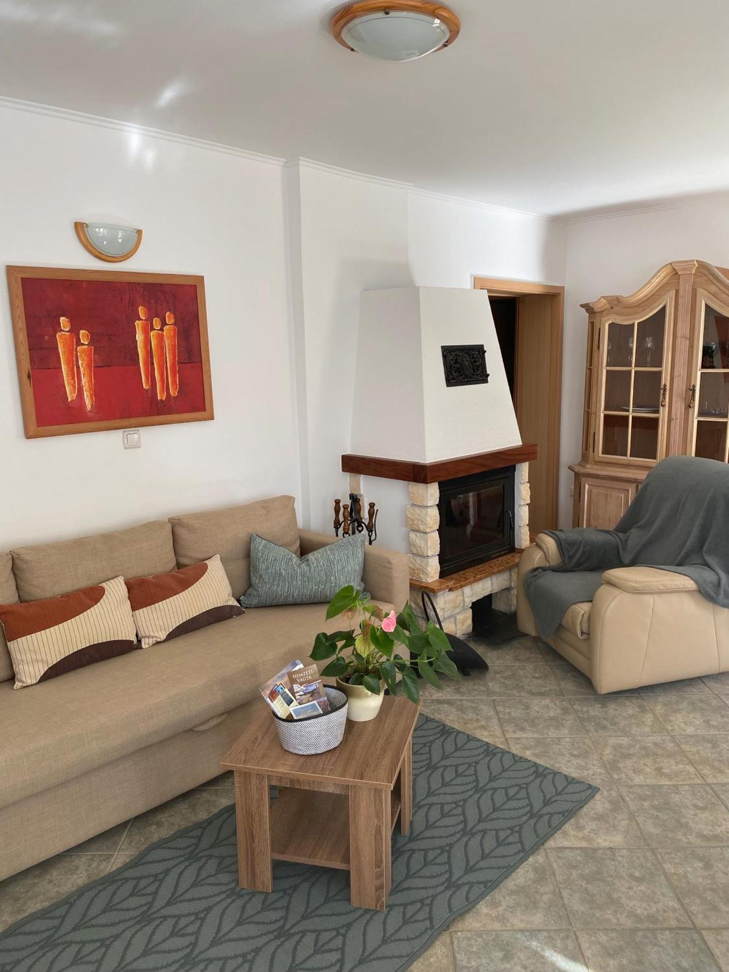 Haus Lucia Apartment Eger Ngoại thất bức ảnh