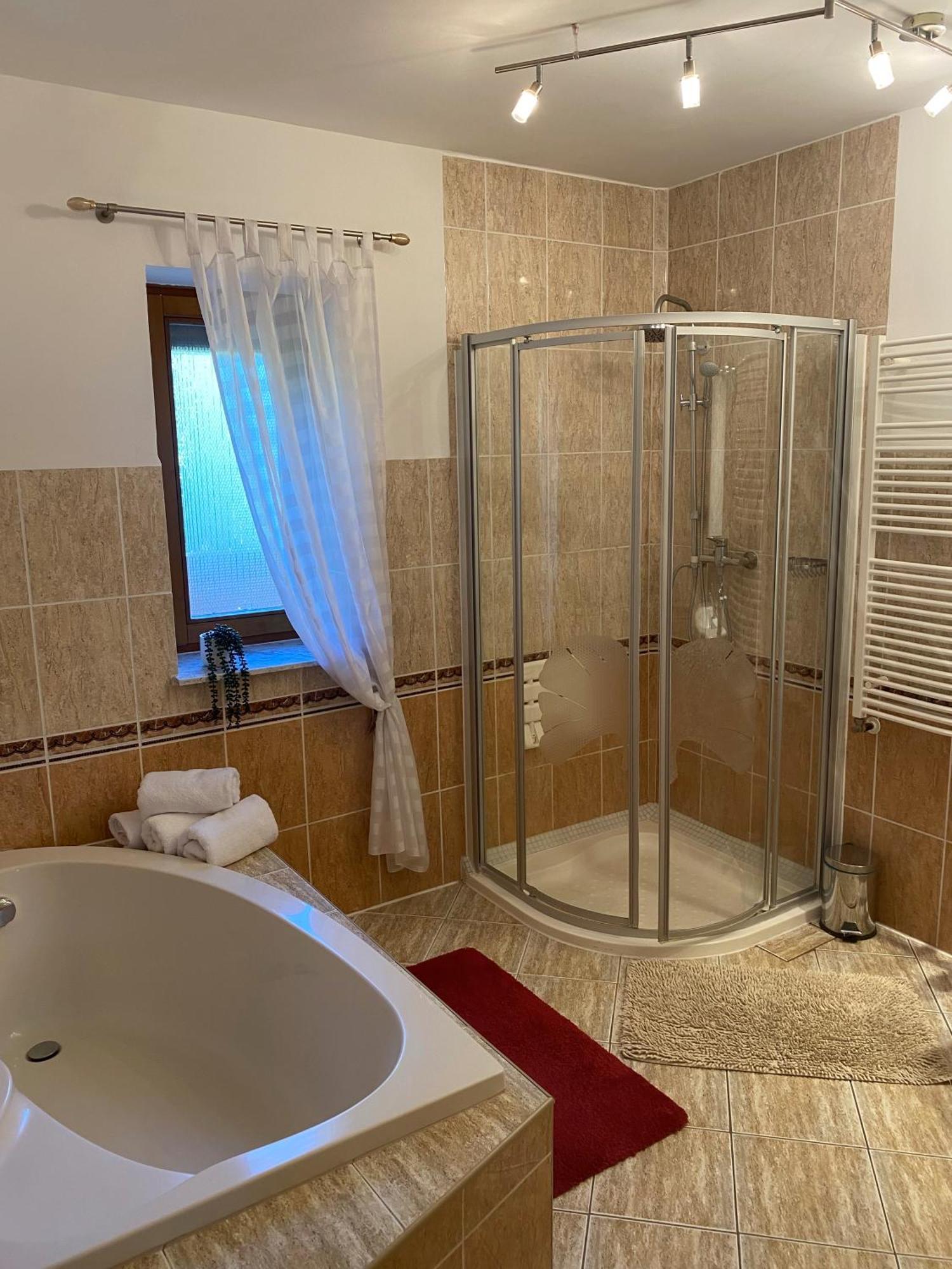 Haus Lucia Apartment Eger Ngoại thất bức ảnh