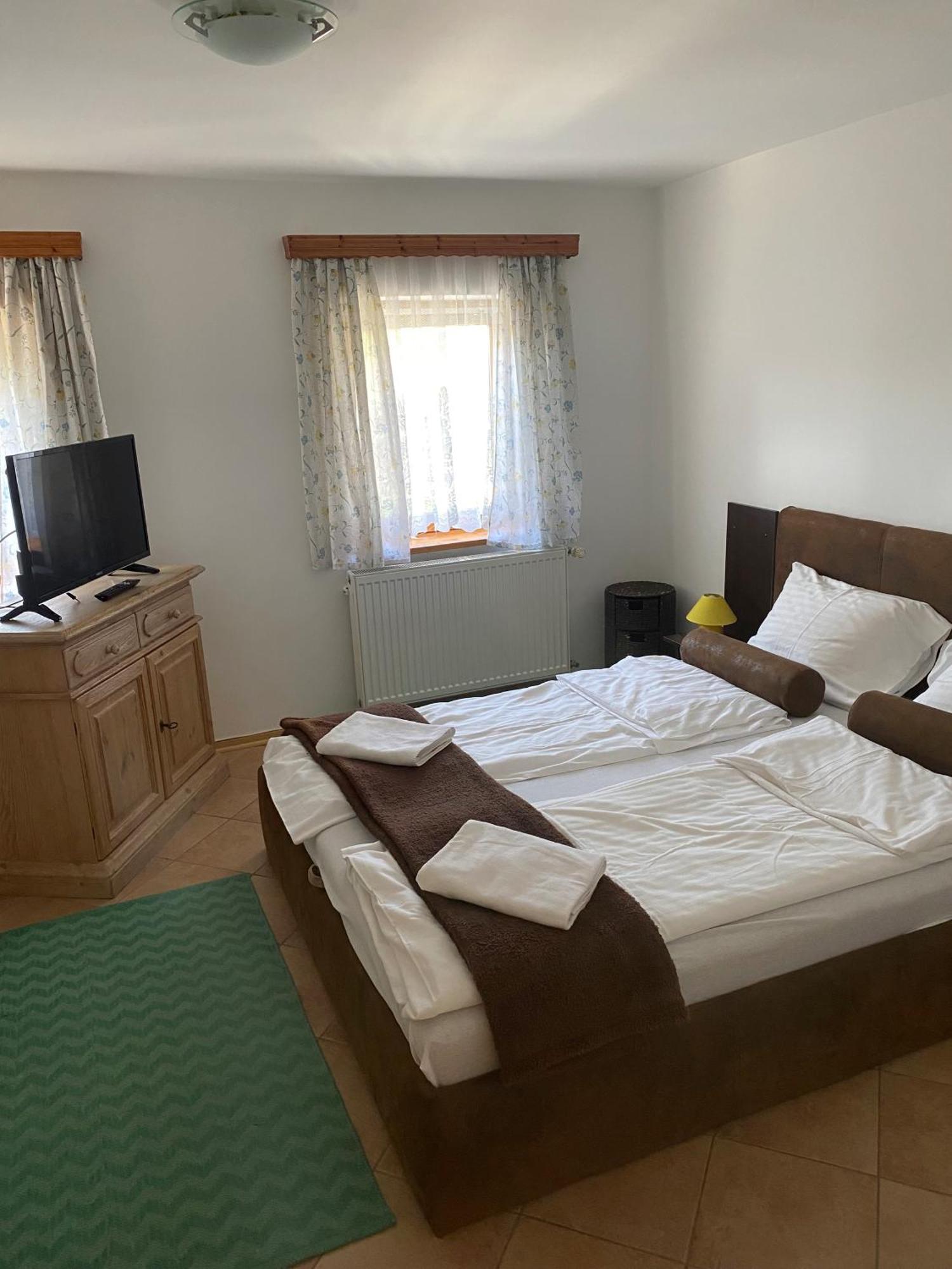 Haus Lucia Apartment Eger Ngoại thất bức ảnh