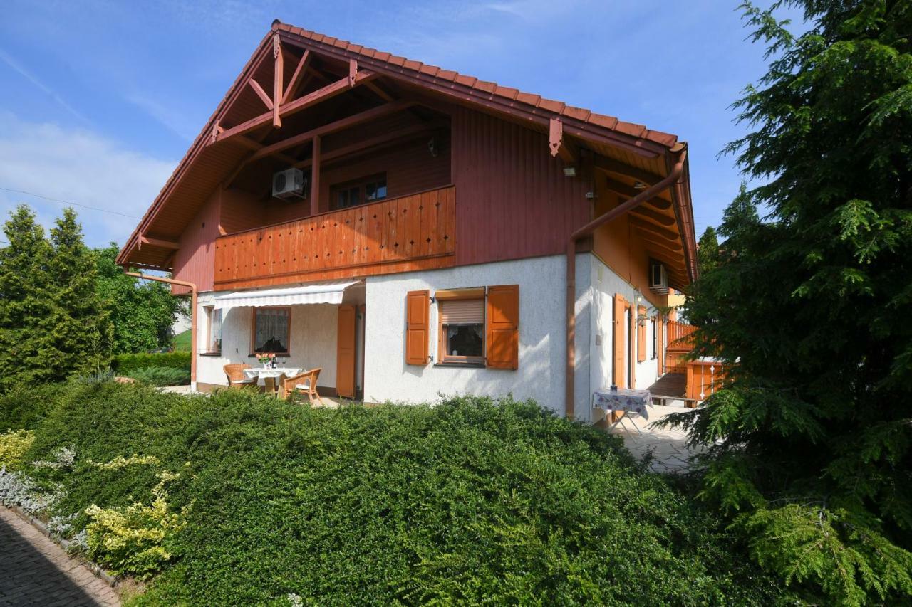 Haus Lucia Apartment Eger Ngoại thất bức ảnh