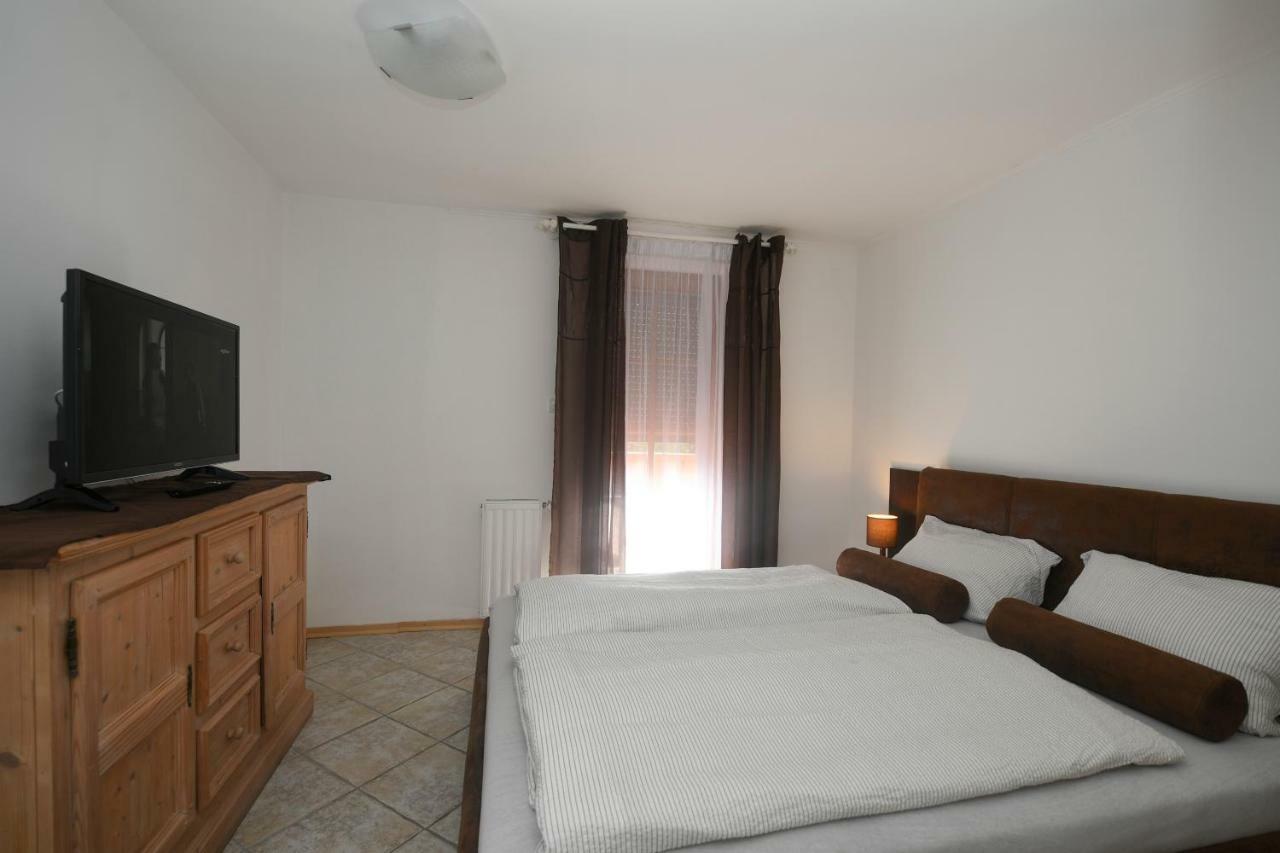 Haus Lucia Apartment Eger Ngoại thất bức ảnh