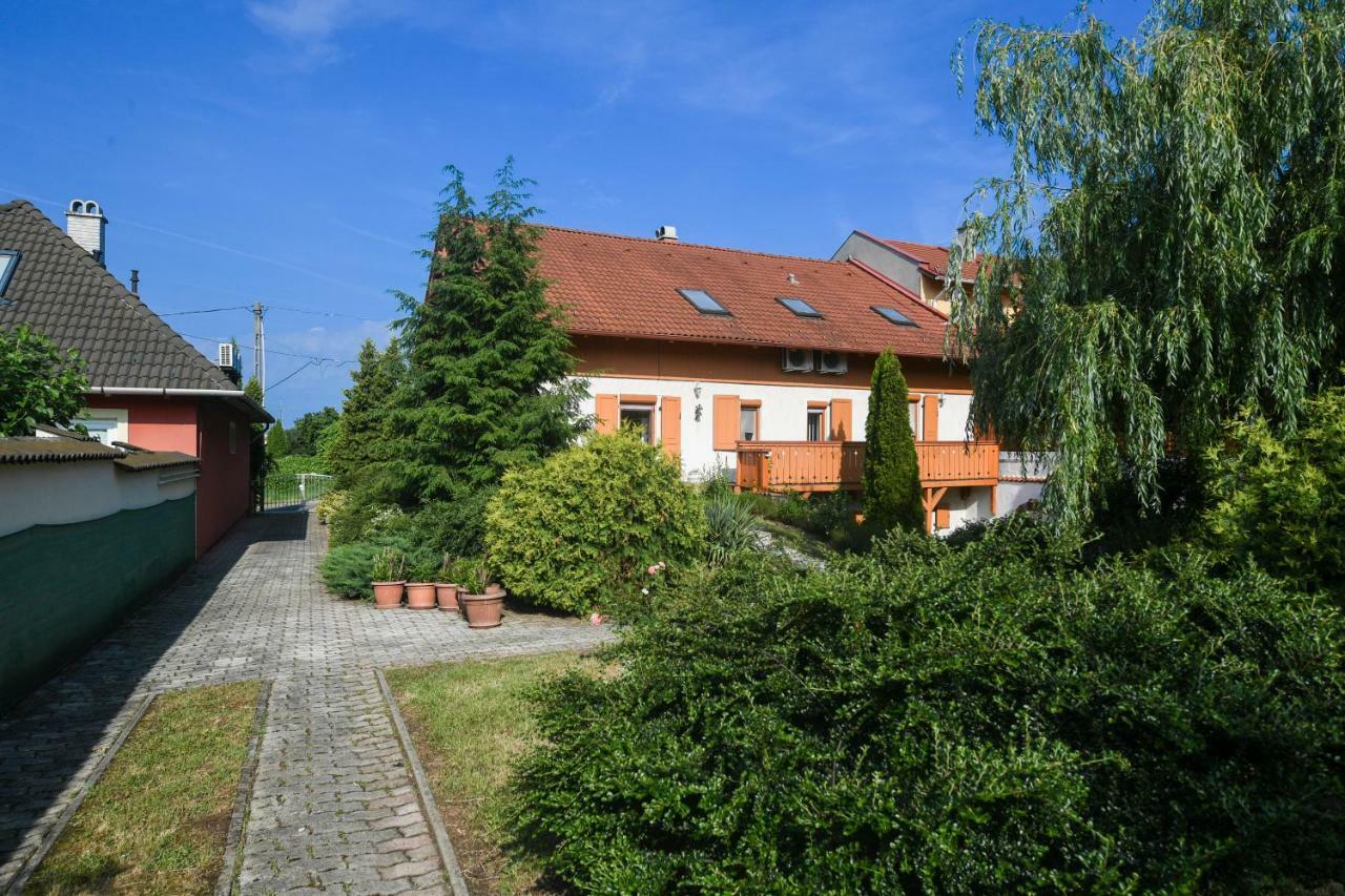 Haus Lucia Apartment Eger Ngoại thất bức ảnh